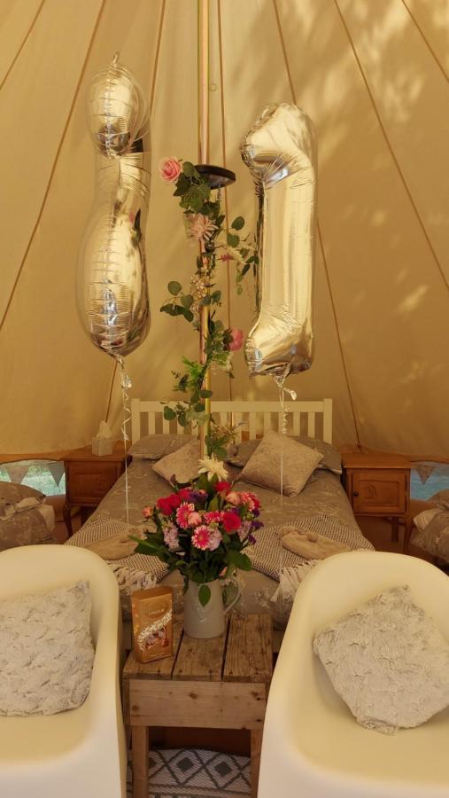 Hopgarden Glamping - Luxury 6M Bell Tent Wadhurst Bagian luar foto